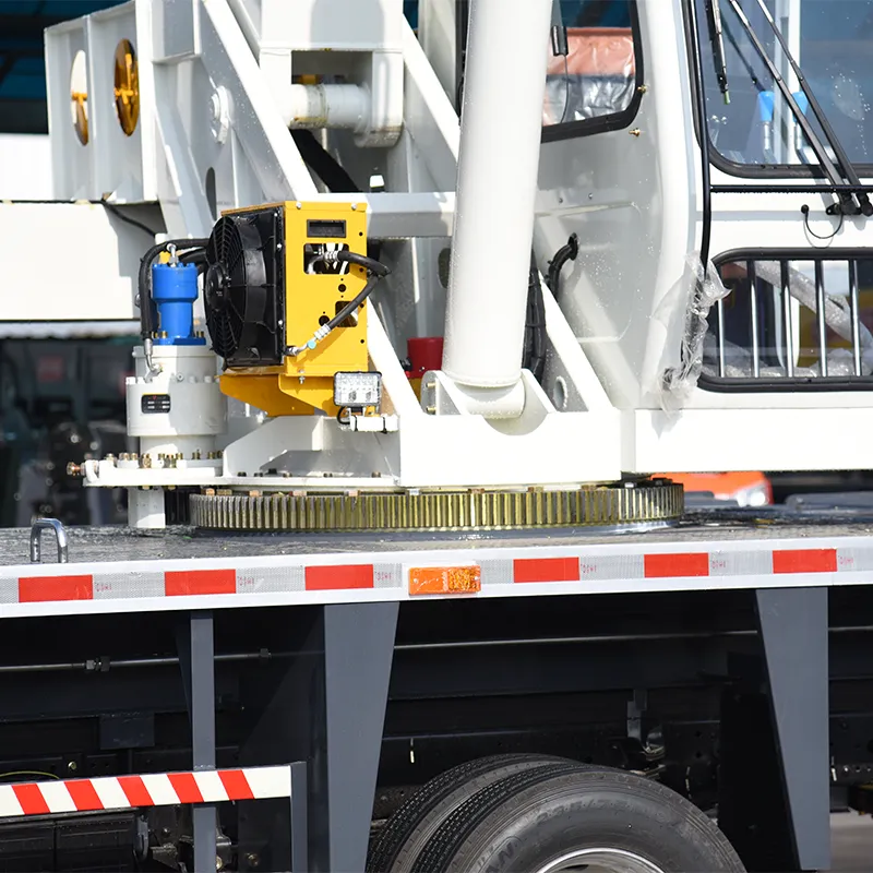 10-тонный автомобильный кран Isuzu (9)