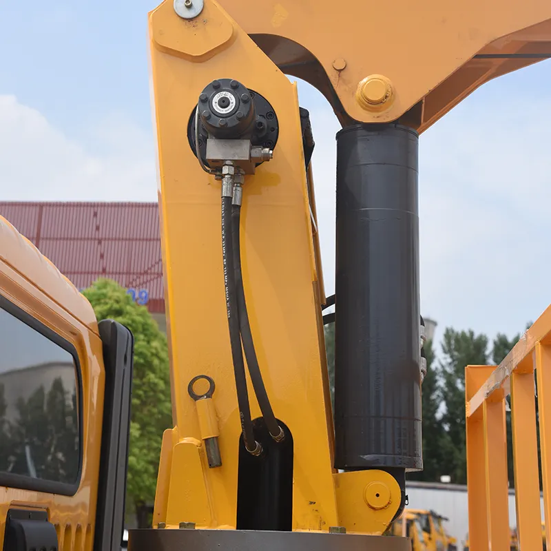 4-тонный кран-манипулятор Dongfeng Duolika с люлькой (1)