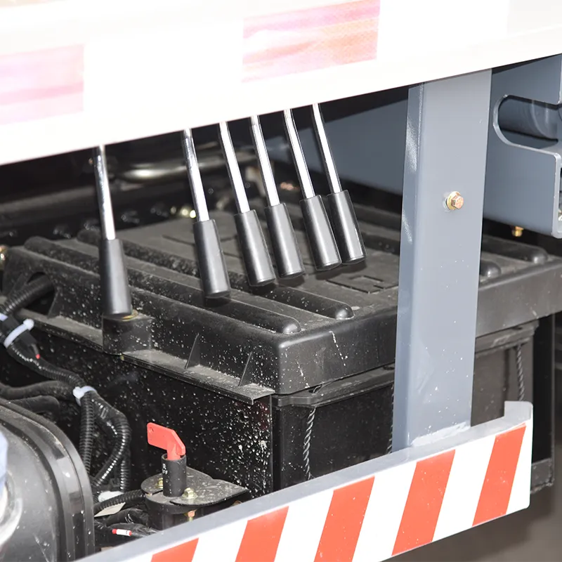 5-тонный автомобильный кран Dongfeng1 (7)