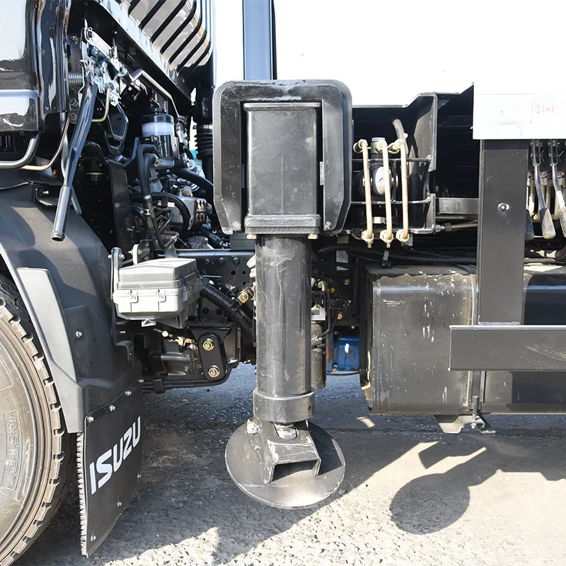 5-тонный автомобильный кран Isuzu черный (3)