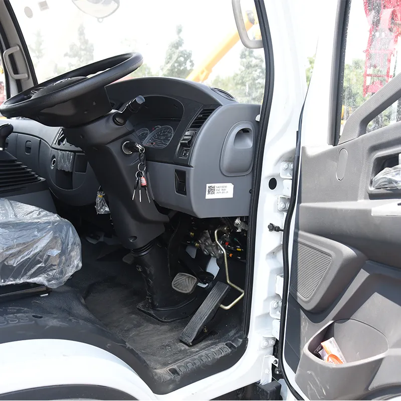 8-тонный автомобильный кран Dongfeng экспорт (7)