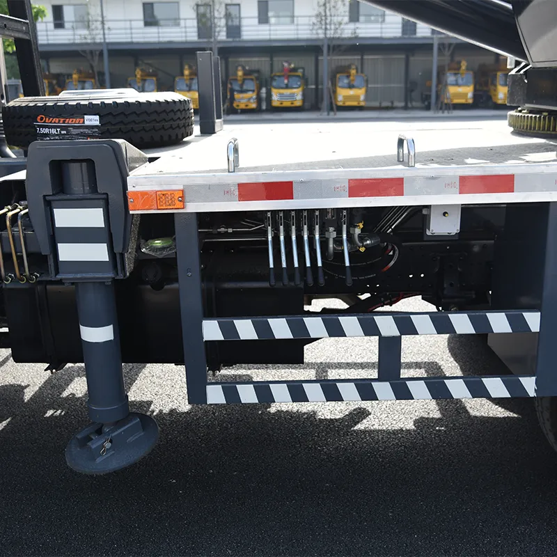 Автомобильный кран Isuzu с буром (6)