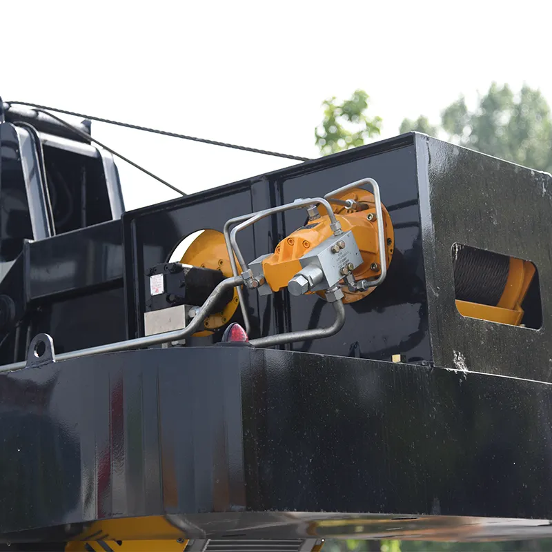 Автомобильный кран Isuzu с буром (8)