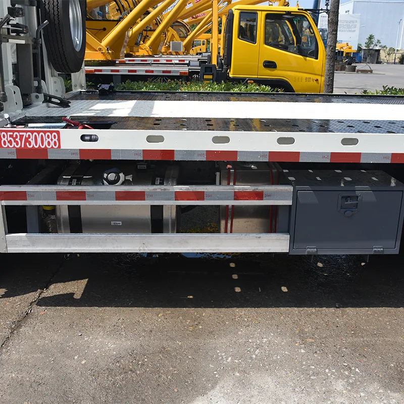 Белый эвакуатор Sinotruk (5)