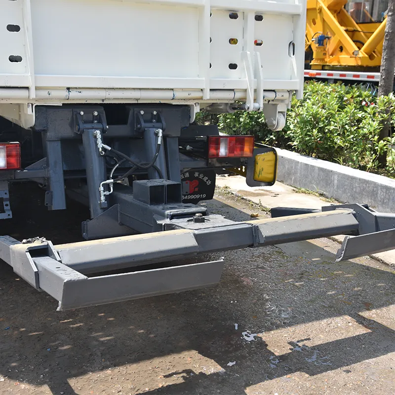 Белый эвакуатор Sinotruk (6)