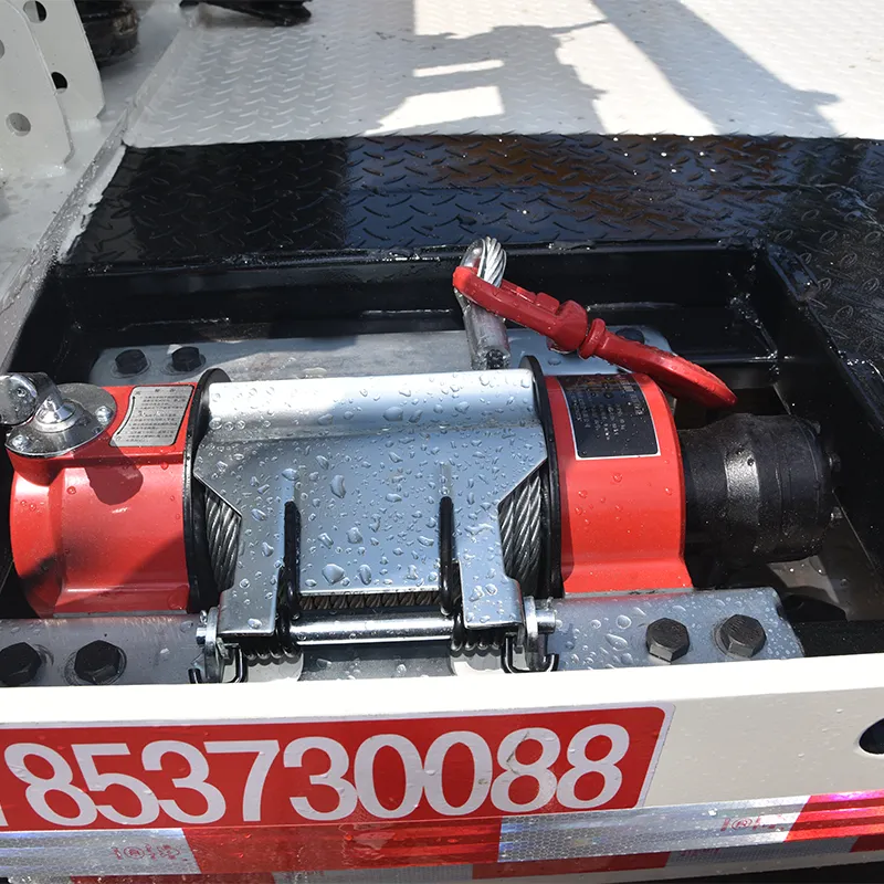 Белый эвакуатор Sinotruk (7)